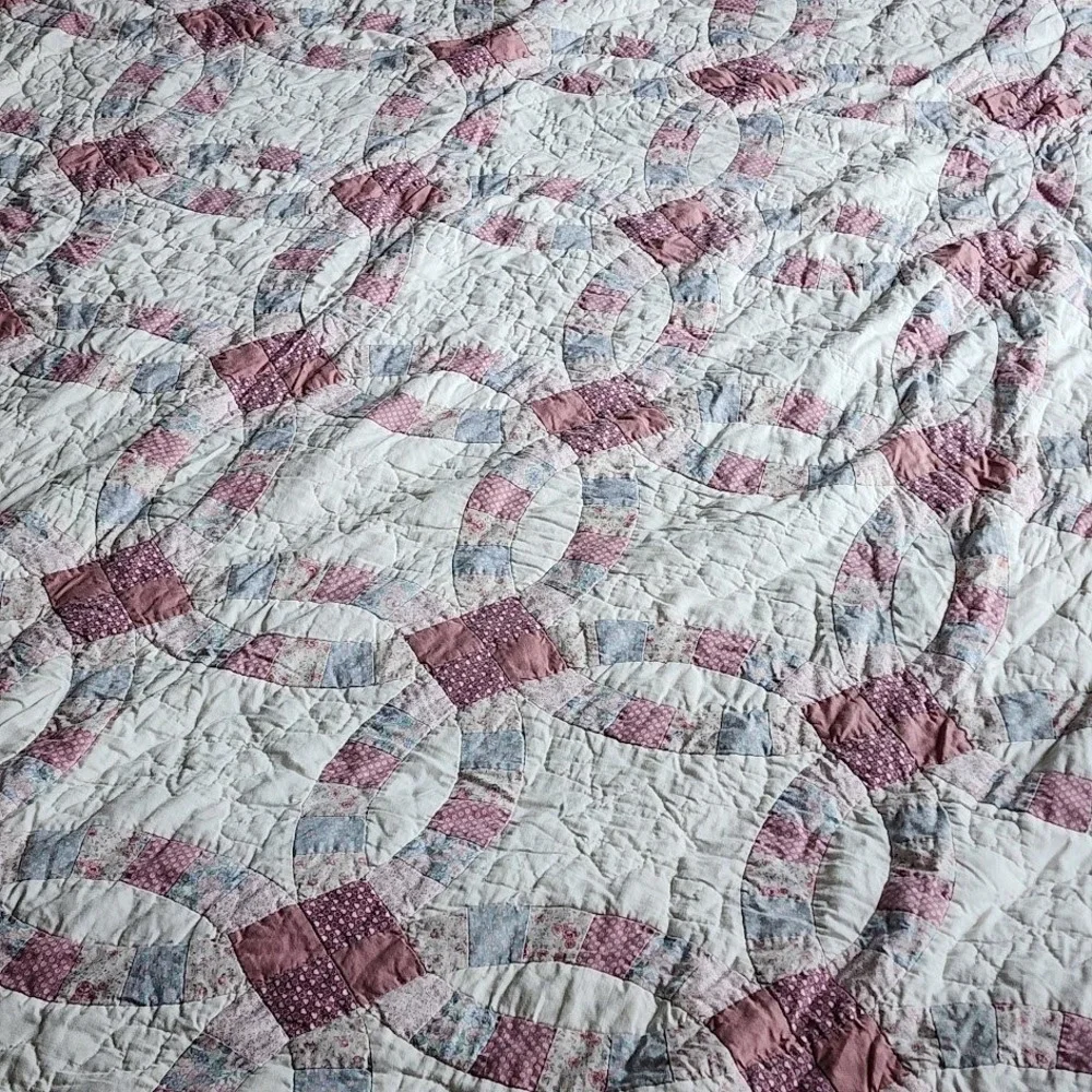VINTAGE Double Wedding Ring Quilt handmade micro floral Pink Calico 95x105 Queen